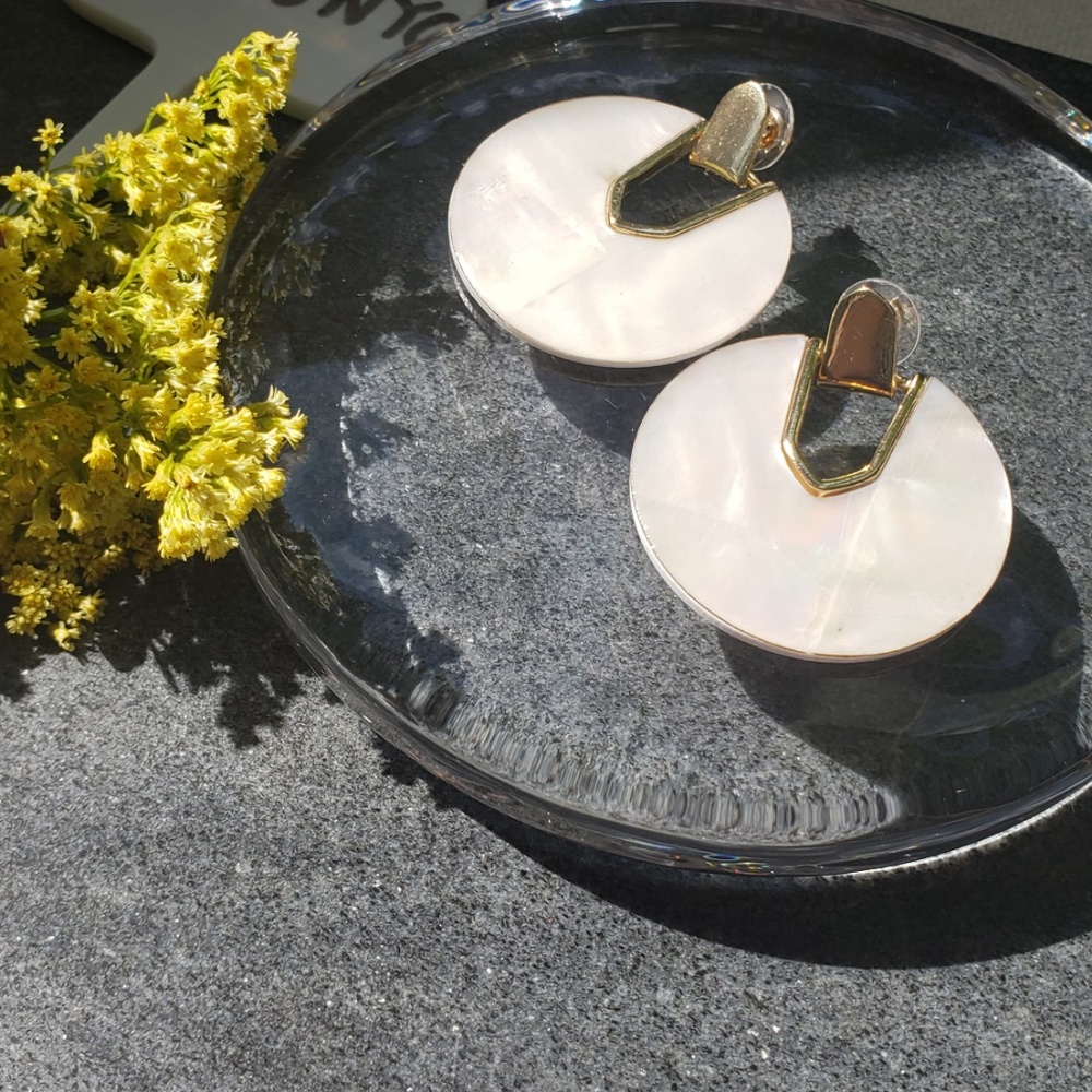 BOGO🎄NEW Handmade Earrings Creamy Mother Of Pearl - Picture 5 of 8
